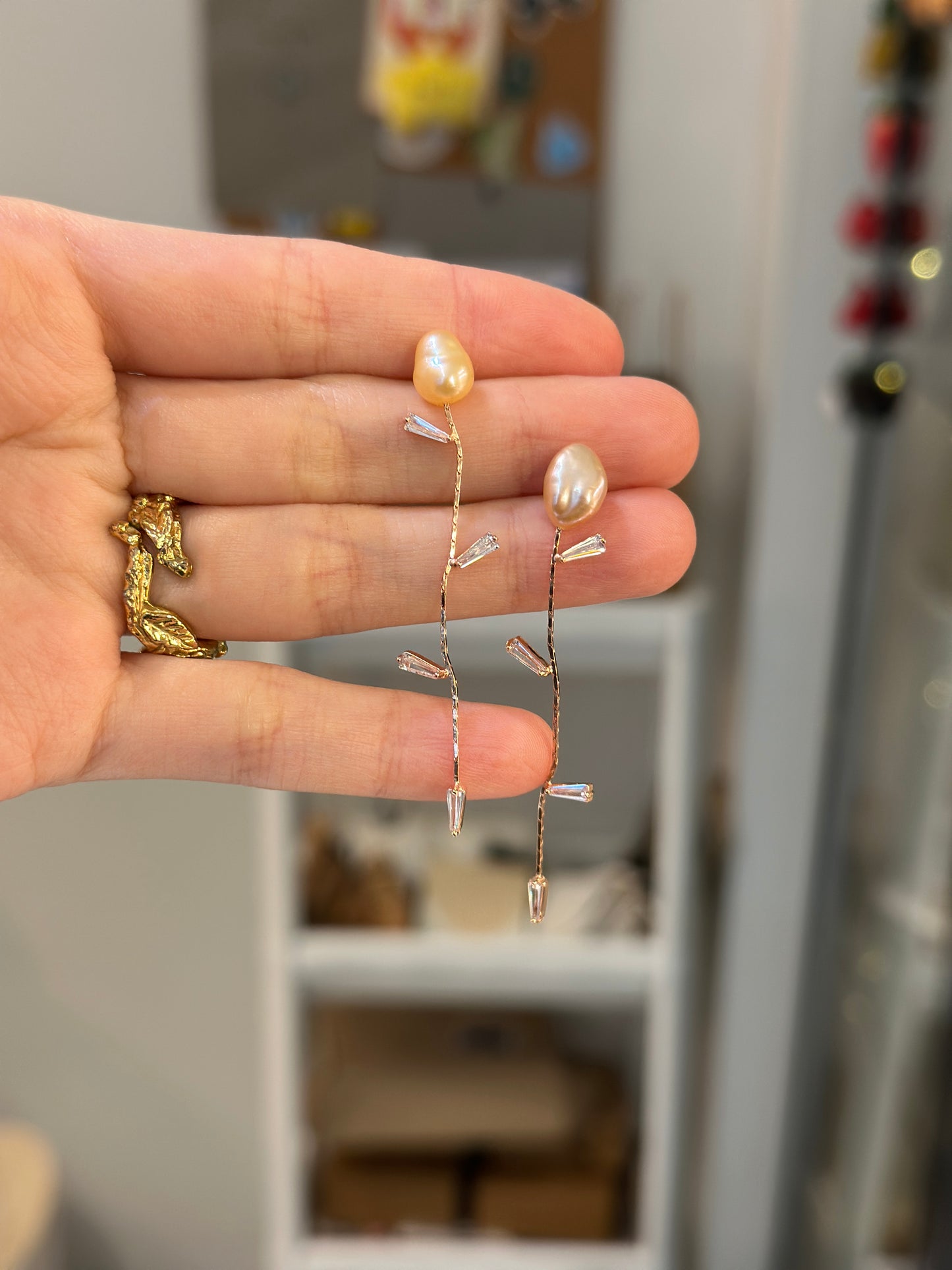 Rose shape pearl earrings