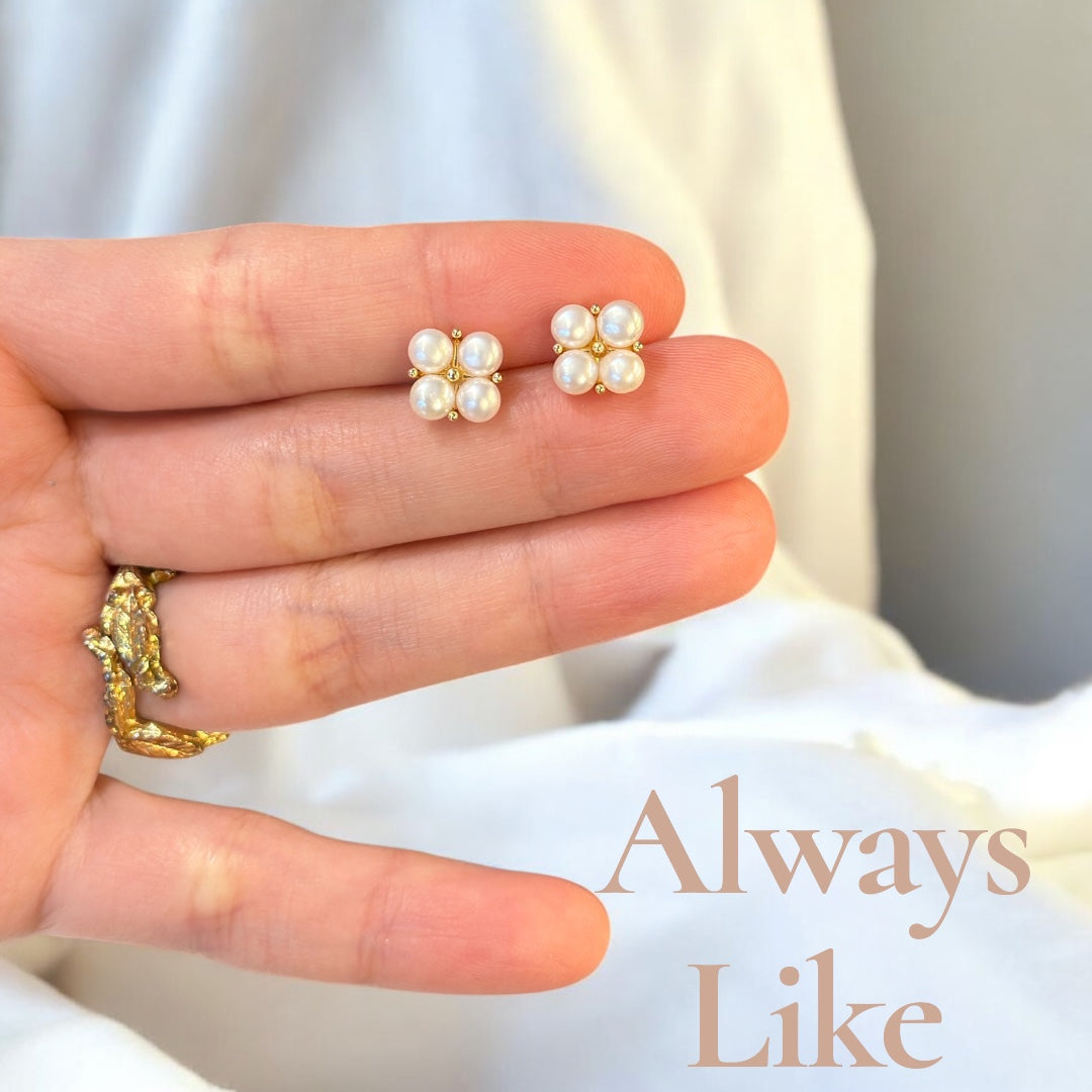 Classic small flower pearl earrings