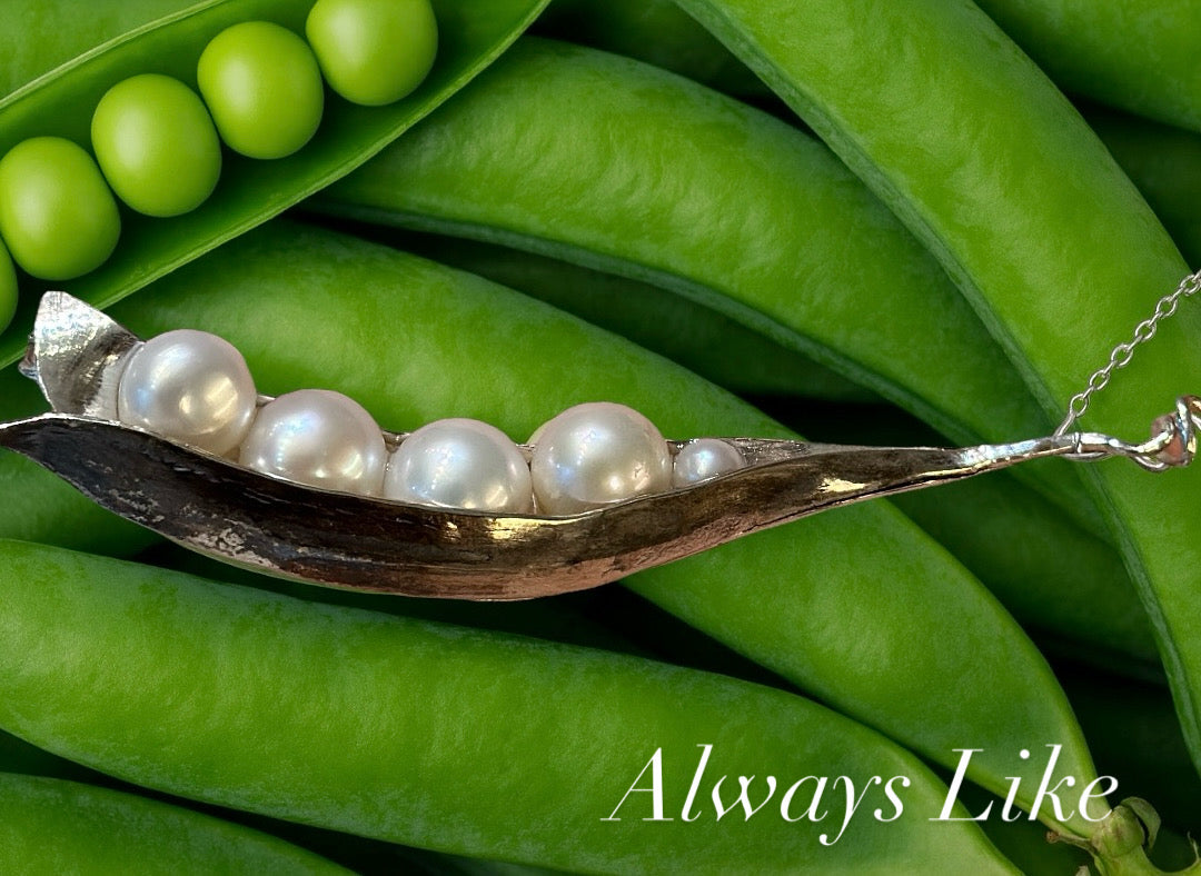 Pea pod necklace