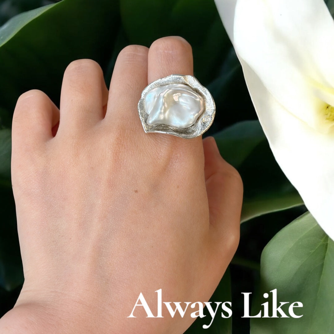 Petal-like pearl ring