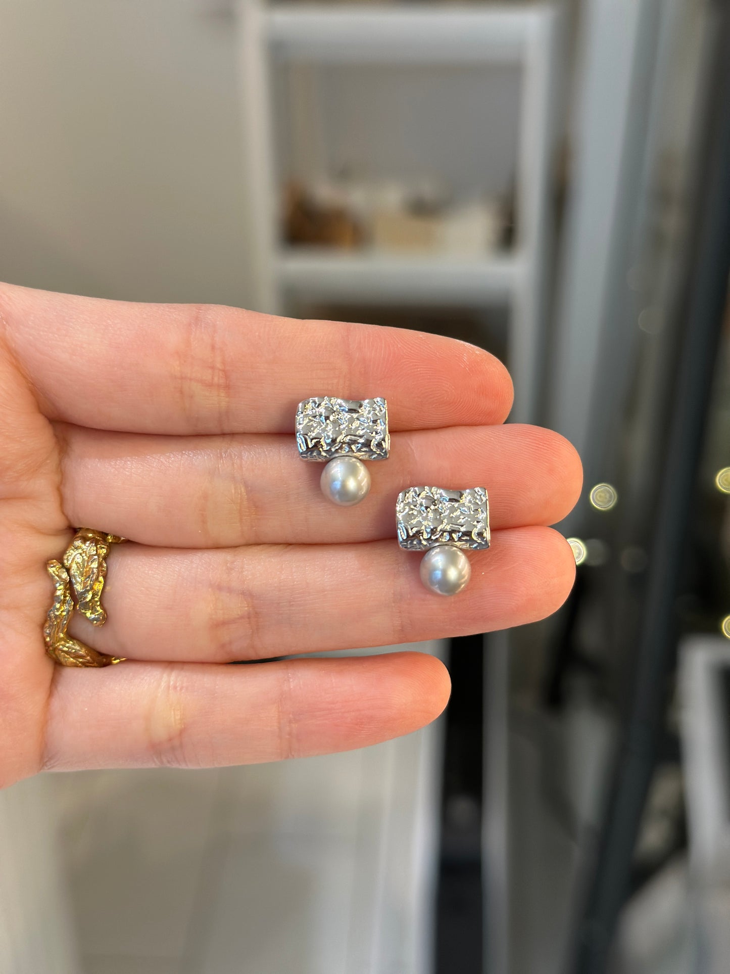 Metallic style earrings