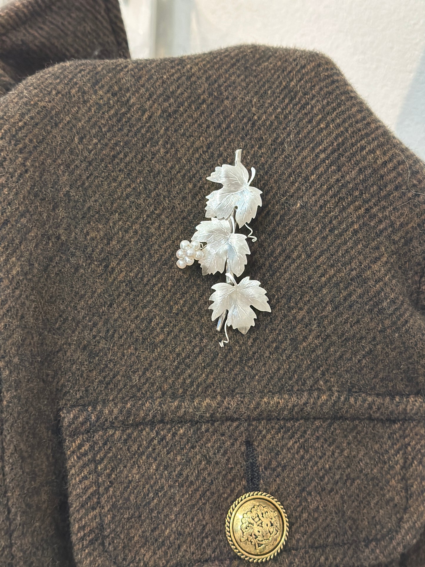 Grape leaf brooch